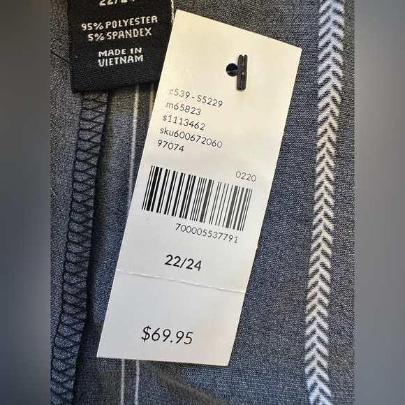 Lane Bryant Women's Black and White Sharkbite Hem Striped Skirt, Sz 22/24 NWT - Picture 8 of 8